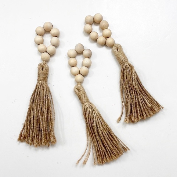 Set of 3 wooden beaded tassel accents - Picture 2 of 3